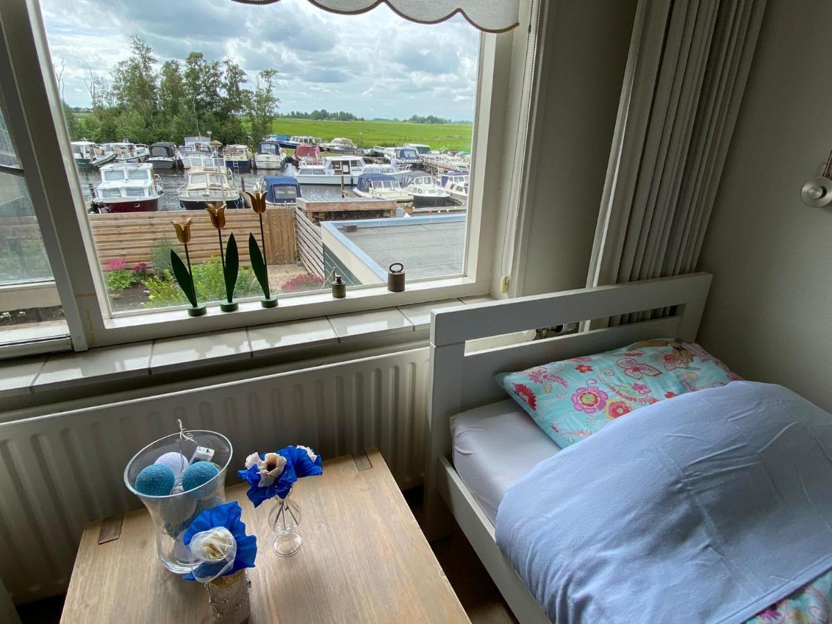 Huis Bij Het Water Met Sloepje Jutrijp المظهر الخارجي الصورة